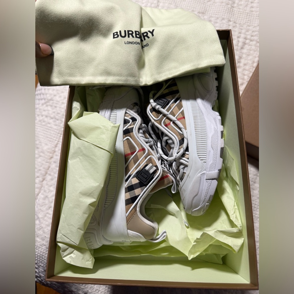 Burberry Kids Beige Sneakers